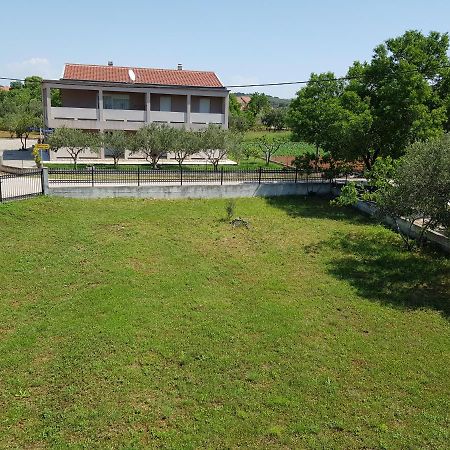 Sukošan Vila Mila Apartments מראה חיצוני תמונה