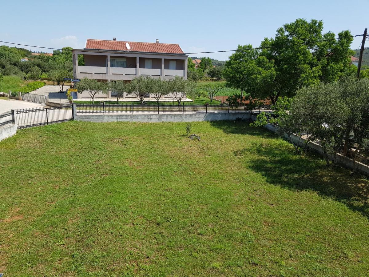 Sukošan Vila Mila Apartments מראה חיצוני תמונה